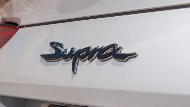 2020-Toyota-Supra-Launch-Edition-badge.jpg